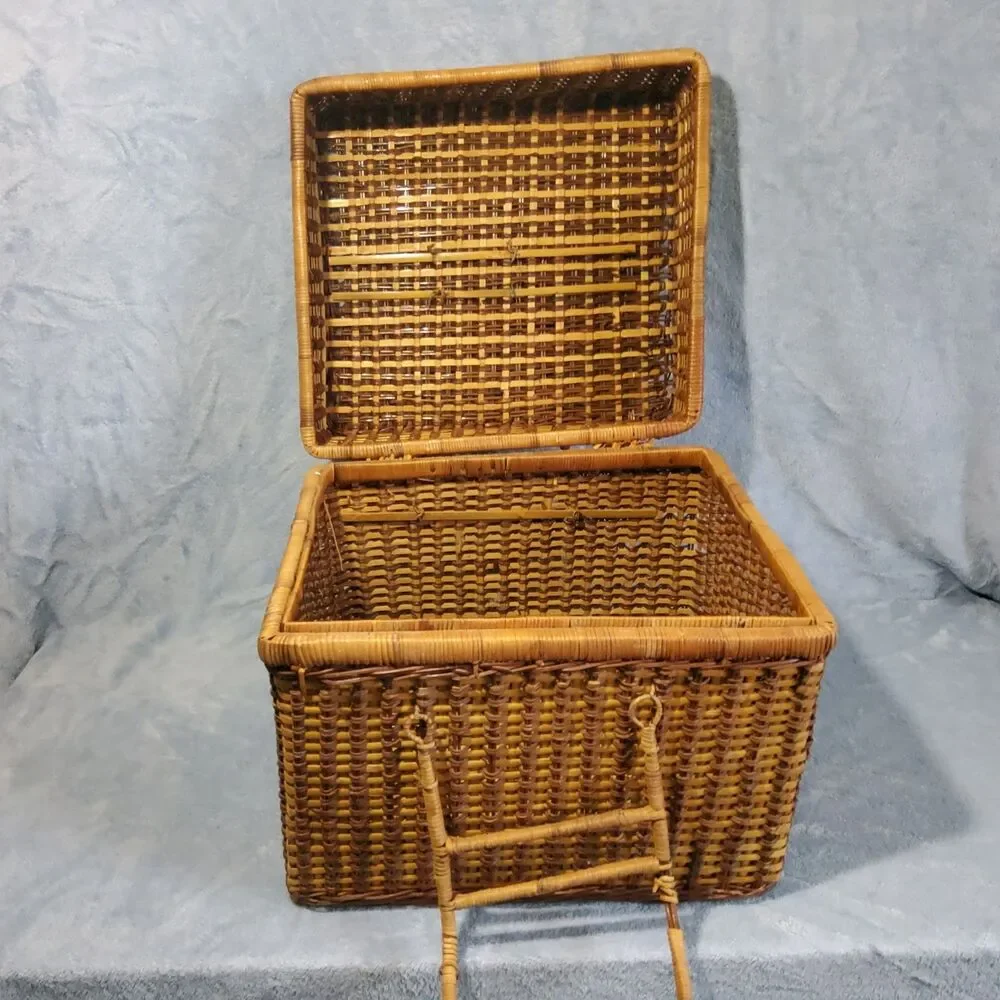 Vintage Large Two-Tone Woven Wicker Picnic Basket Storage Trunk Hinged Lid 15x13